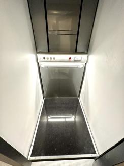 cabine ascenseur privatif à vis dans une gaine maçonnée